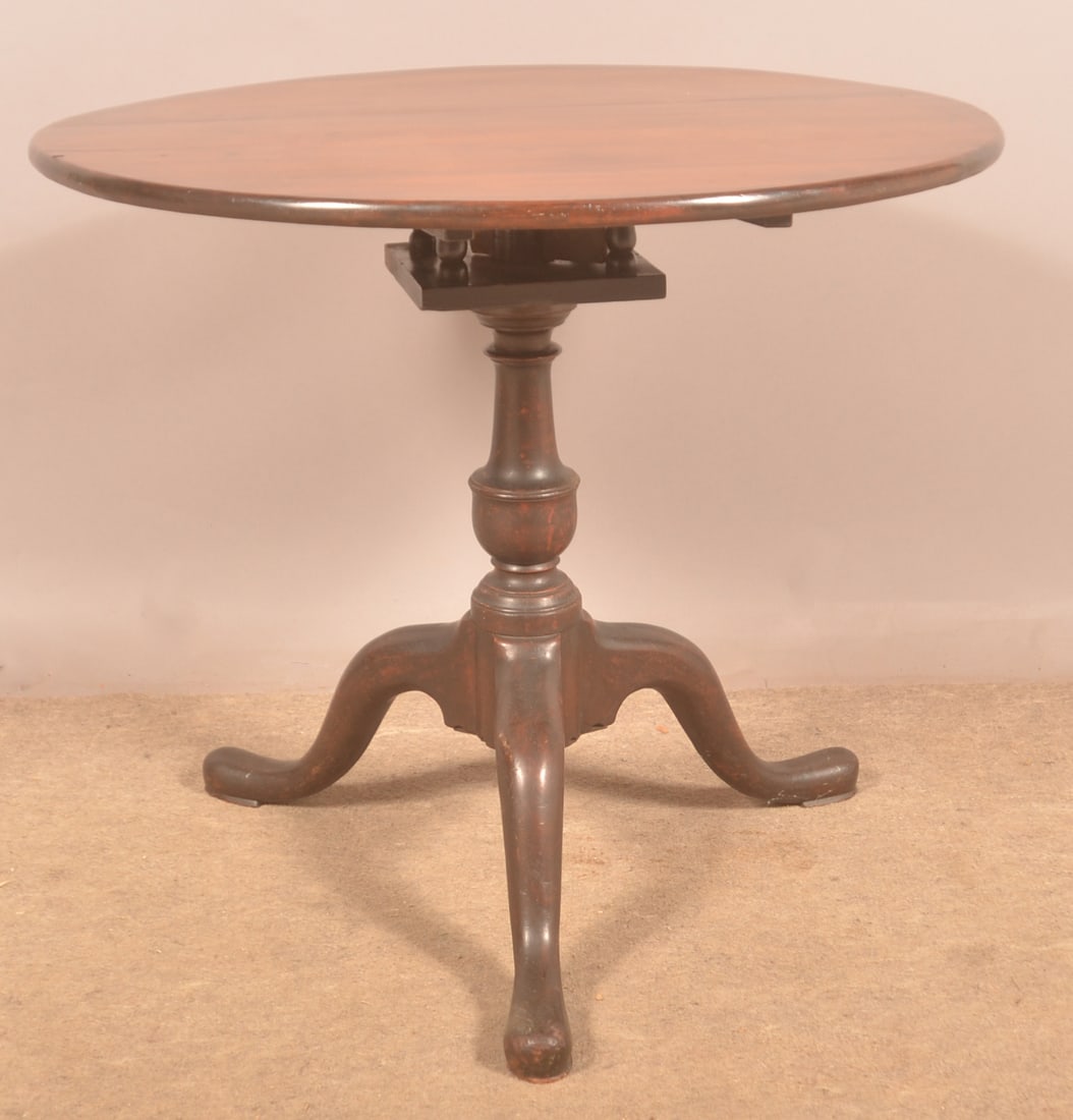 American Queen Anne Mahogany Tilt-Top Tea Table. (1 of 3)