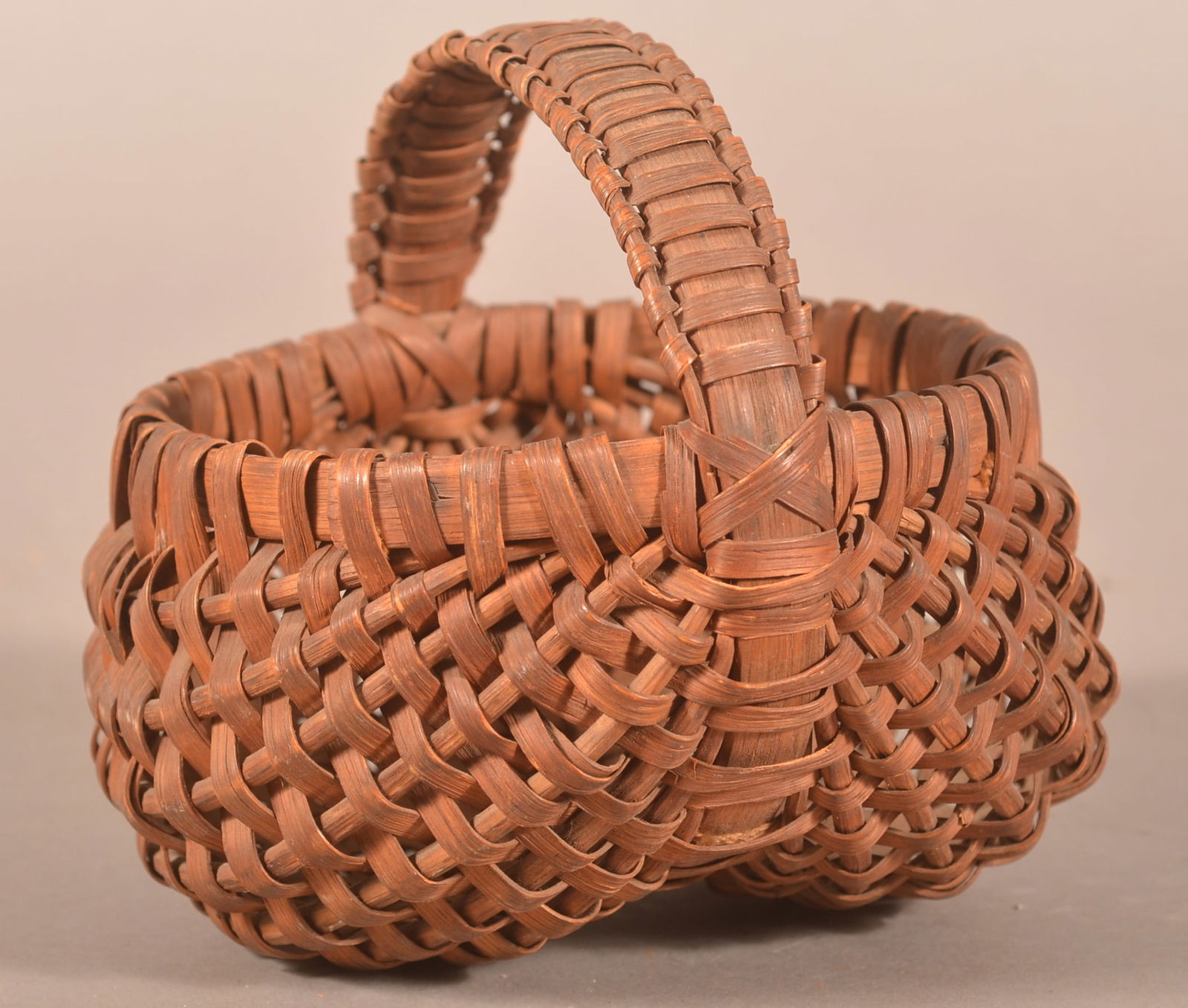 Woven Splint Buttocks-Form Egg or Berry Basket. (1 of 3)