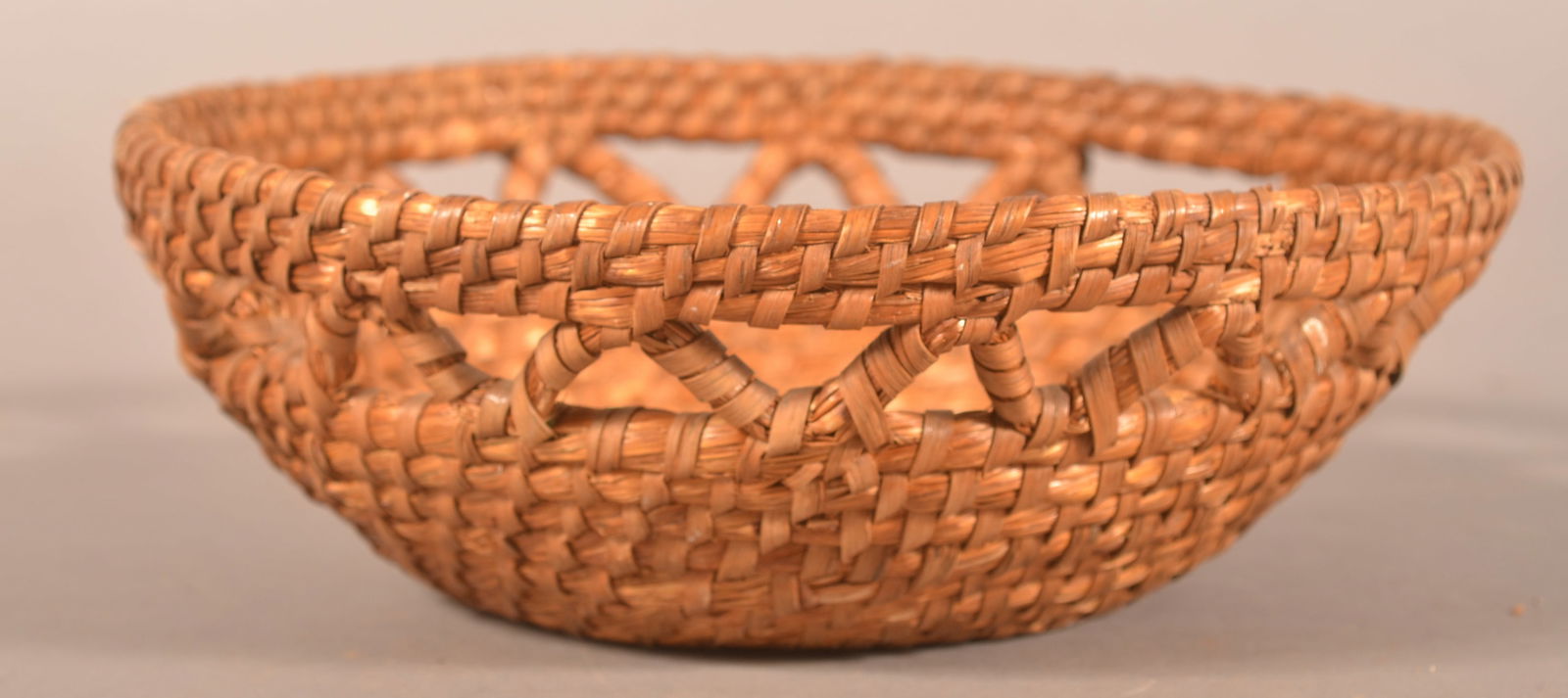 PA 19th Century Circular Rye Straw Coil Basket. (1 of 5)