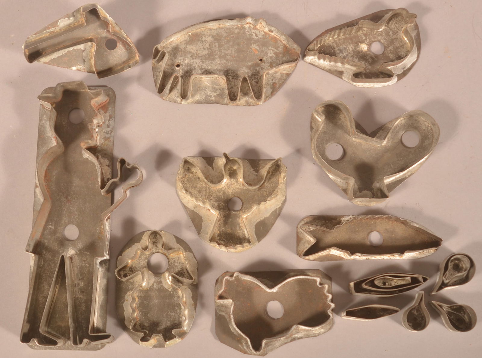 Lot of Antique PA Figural Tin Cookie Cutters. (1 of 2)