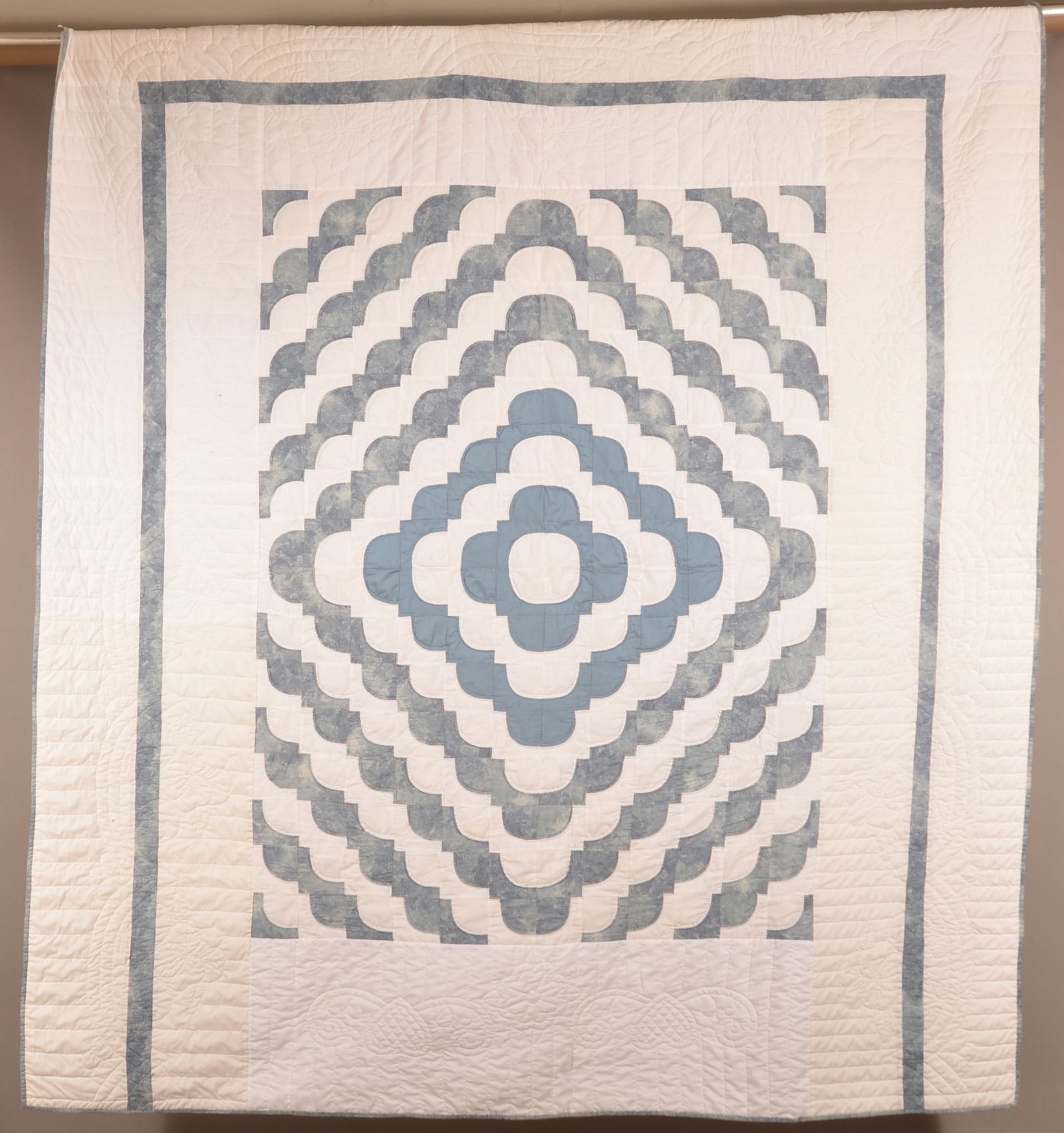 Modern Echo Pattern Patchwork Quilt. (1 of 4)