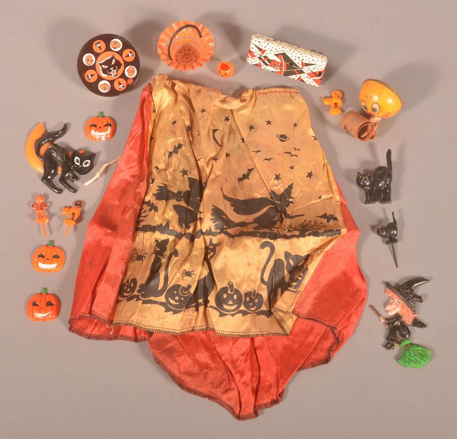 Vintage Halloween Noisemakers & Decorations. (1 of 1)