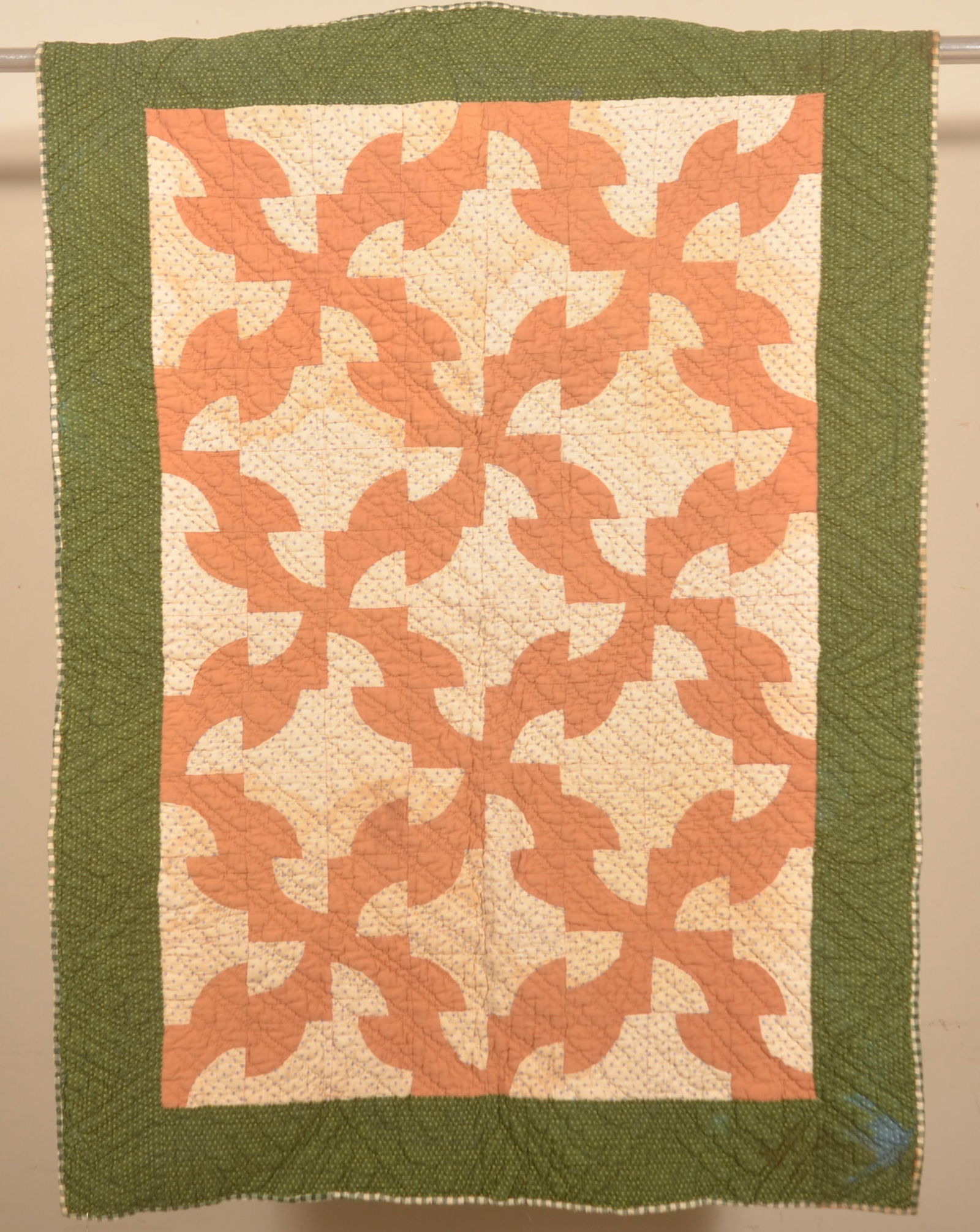 Antique Drunkard's Path Crib Quilt. (1 of 4)