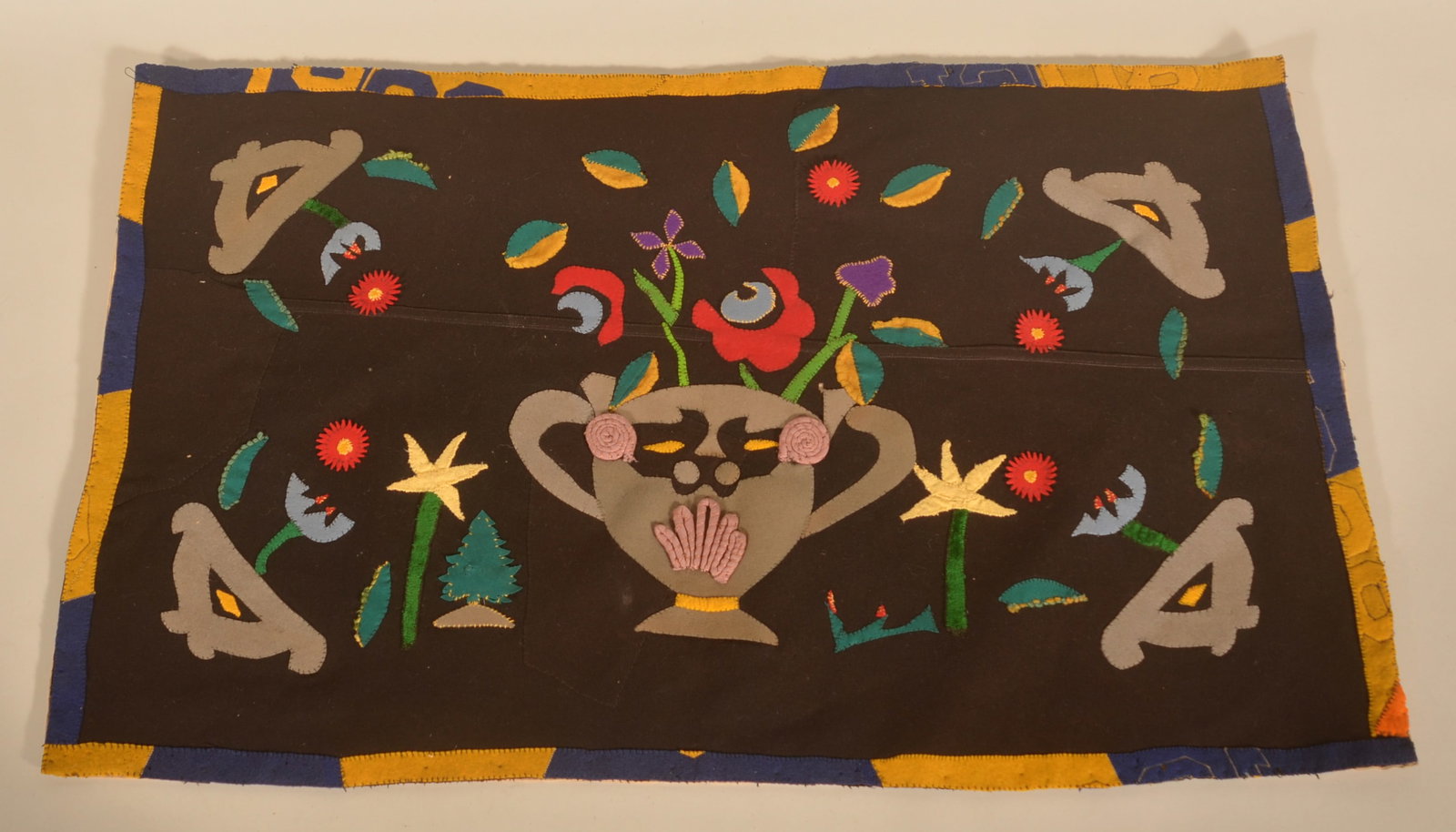 Great PA Folk Art Applique Felt Penny Rug (1 of 4)