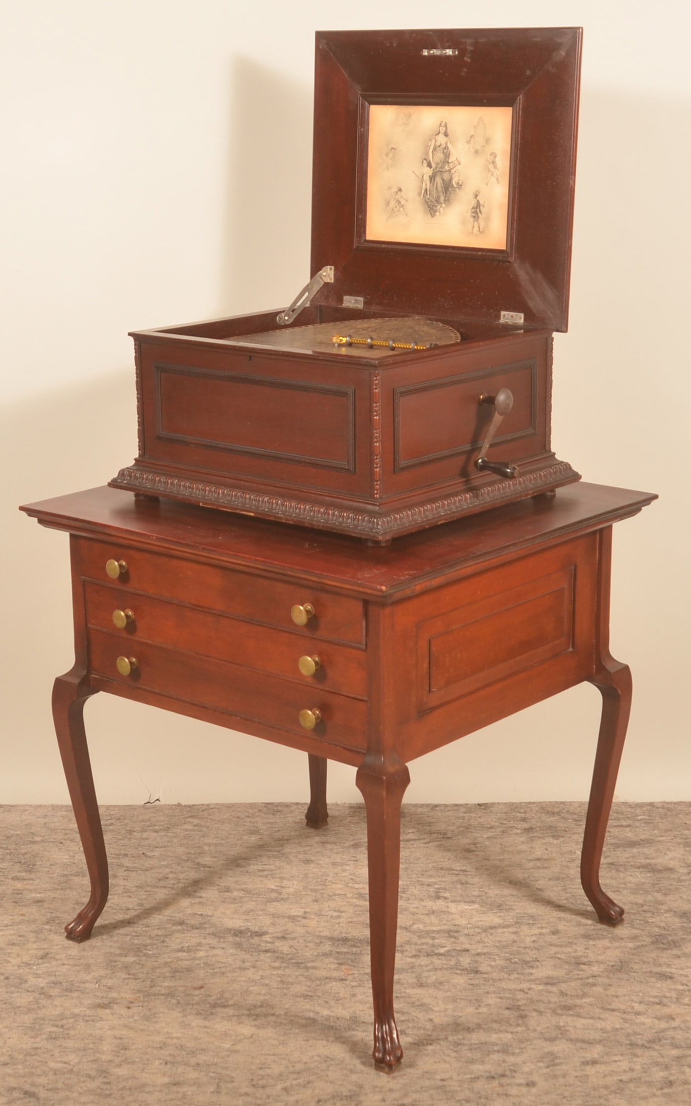 Regina Double Comb Music Box & Table (1 of 10)