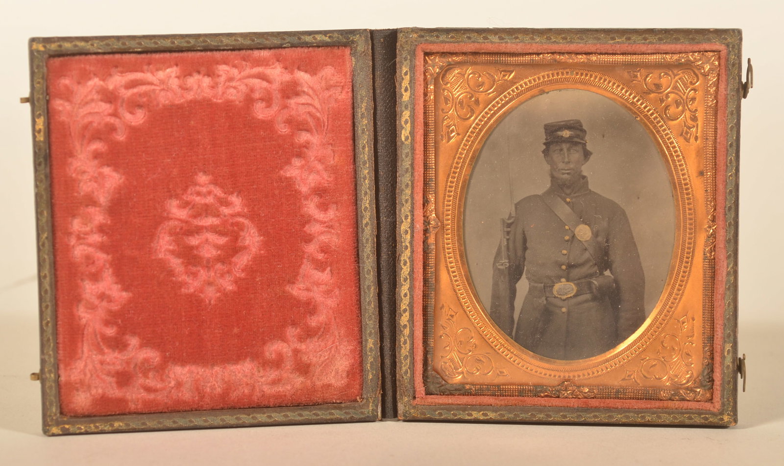 Civil War Tintype Armed Union Infantryman (1 of 7)