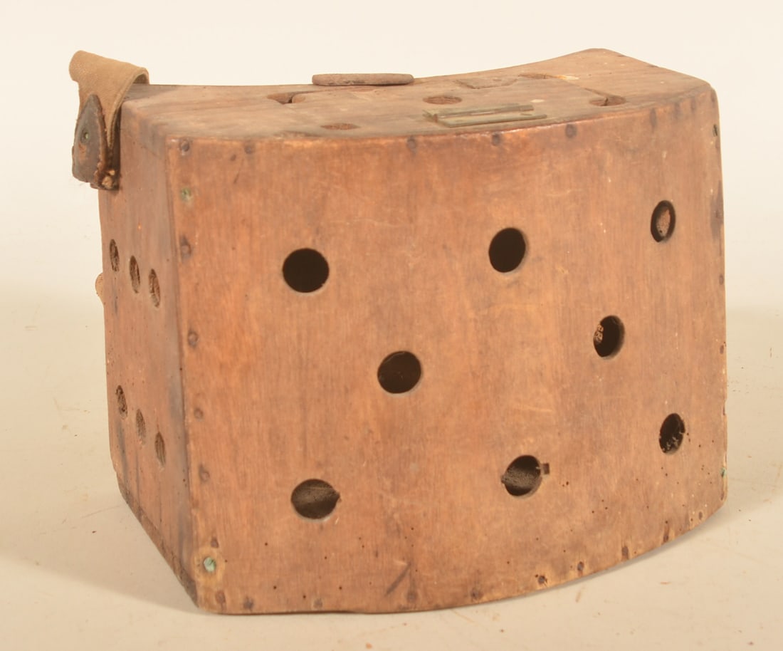Antique Primitive Wood Fishing Creel (1 of 4)