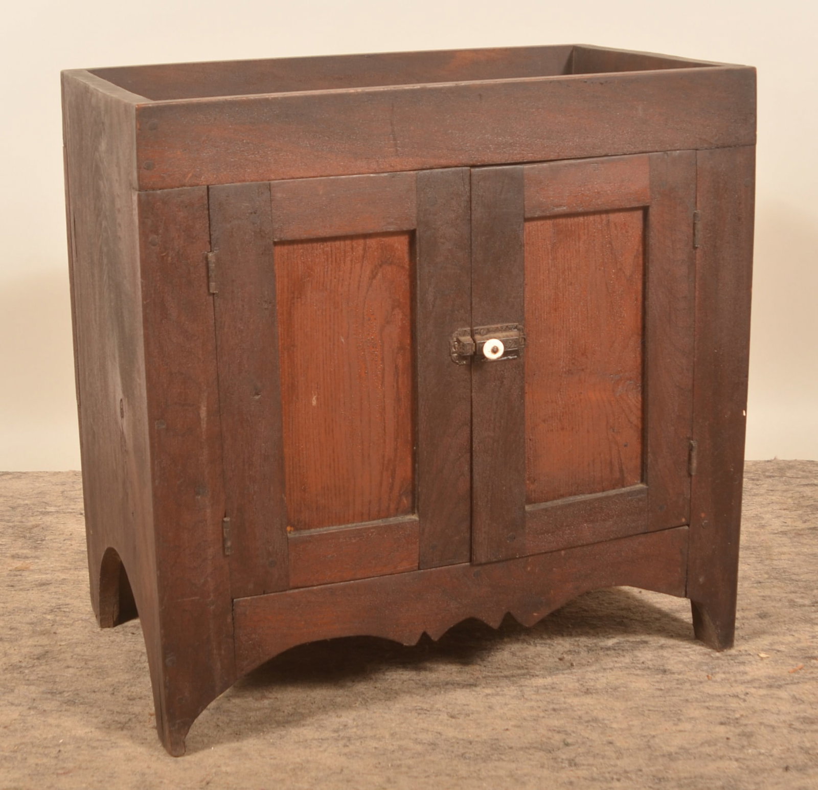 Small 2-Door Dry Sink (1 of 4)