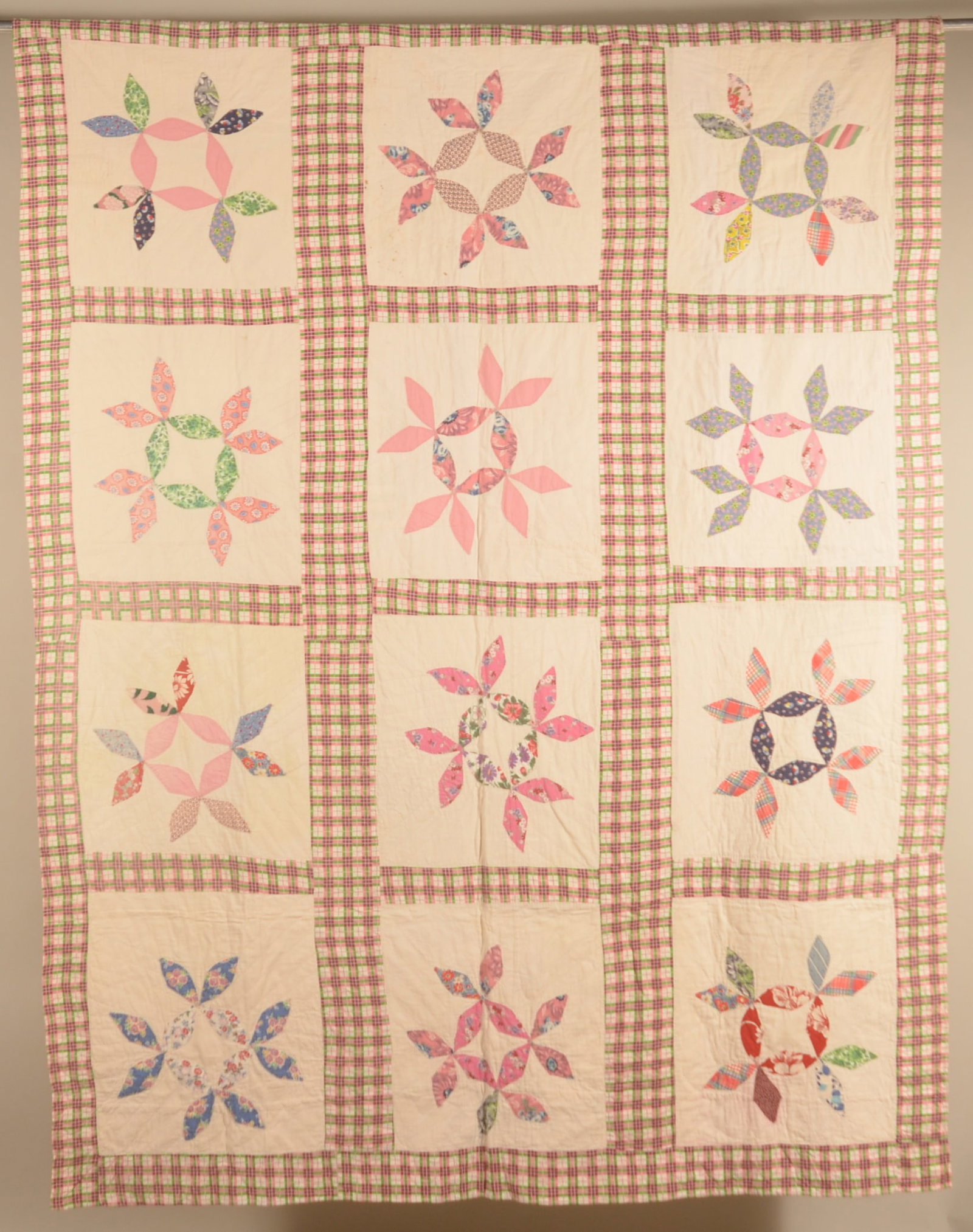 Vintage Applique Floral Wreath Paneled Quilt (1 of 6)