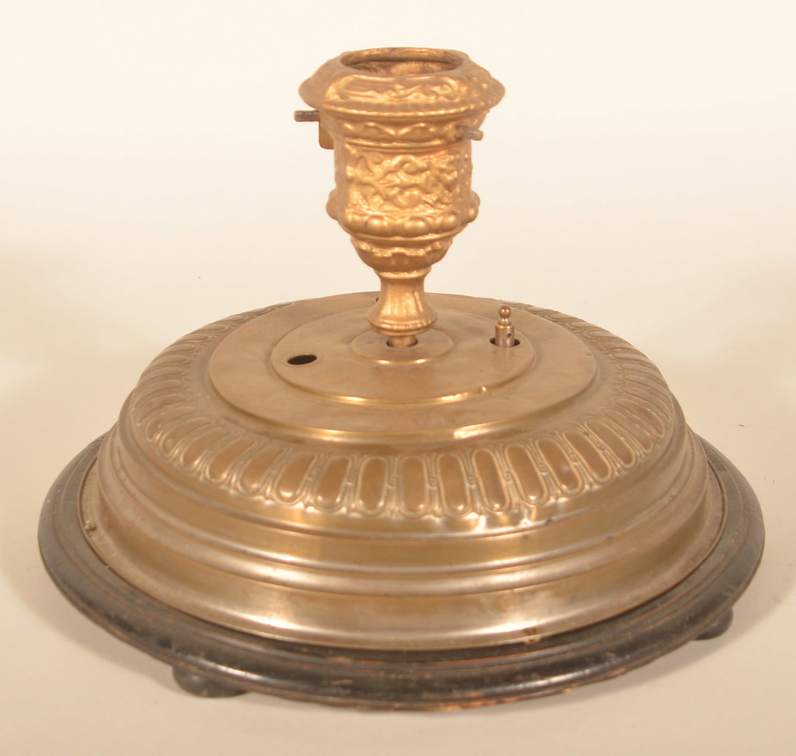 Excellent Antique Christmas Musical Tree Stand (1 of 4)