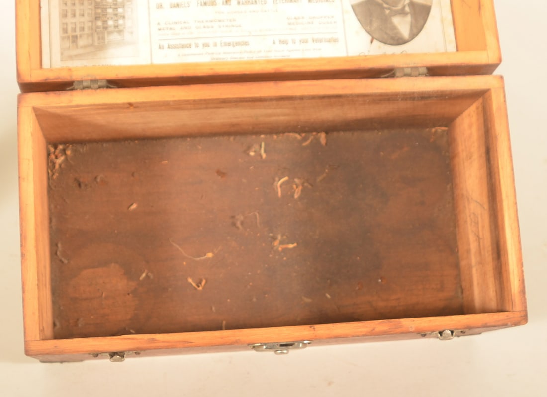 Lg. Dr. Daniels' Veterinary Emergency Stable Case - 5