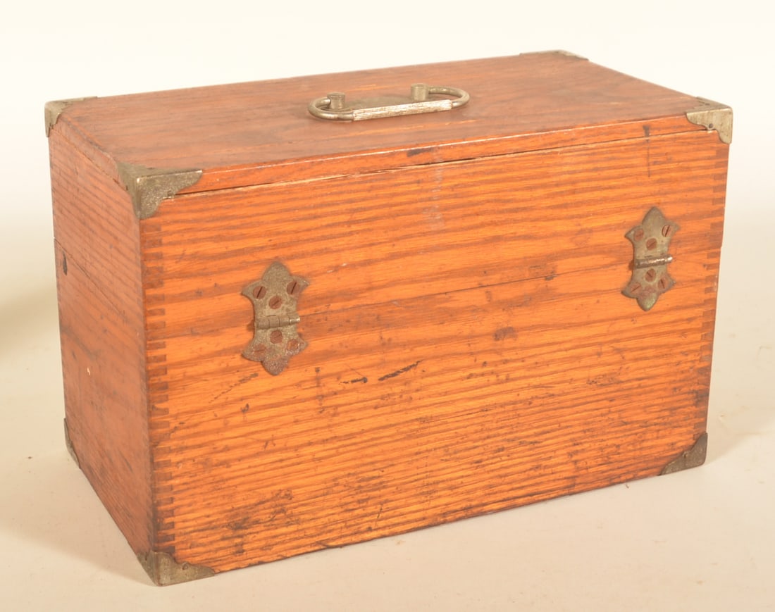 Lg. Dr. Daniels' Veterinary Emergency Stable Case - 6