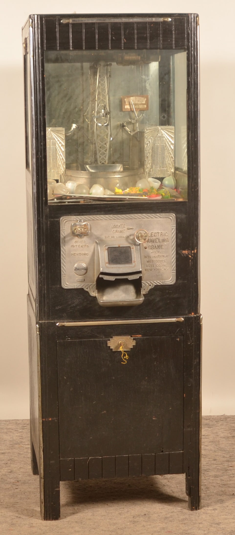 Electric Traveling Crane Penny Arcade Machine (1 of 7)