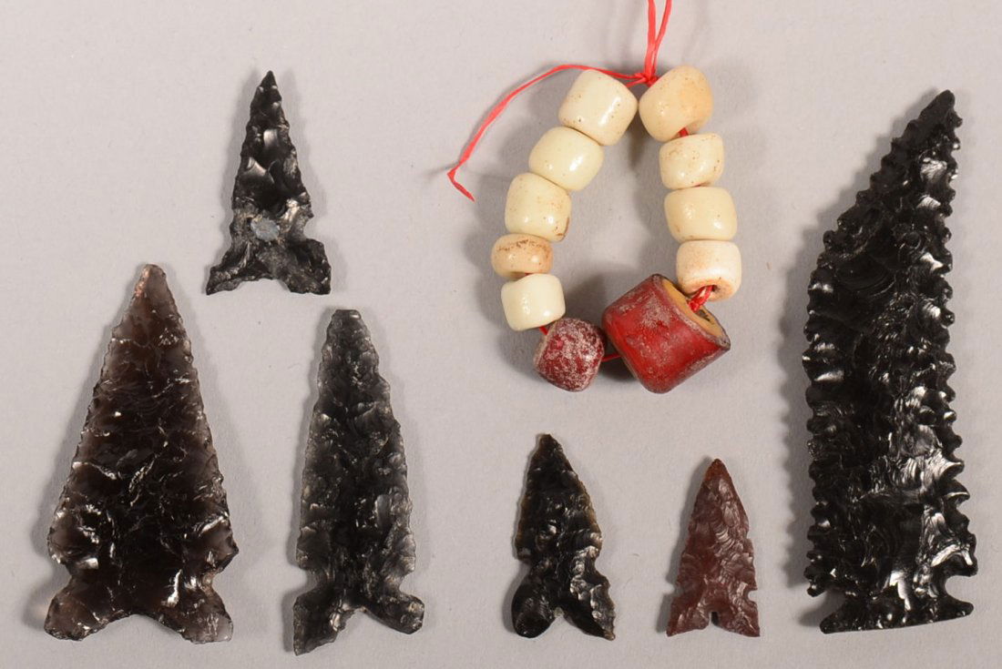 A group of far Western Indian items - 6 obsidian: A group of far Western Indian items - 6 obsidian points, "Stockton curved", "Desert Side Notch" etc with excavated California glass trade beads