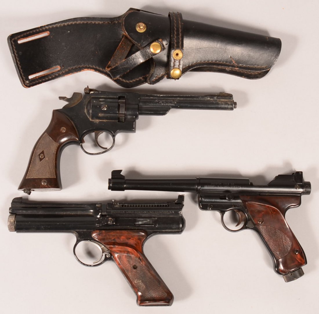 Lot of (3) Crosman Co2 powered 22 caliber air pistols:: Lot of (3) Crosman Co2 powered 22 caliber air pistols: 1). Mark I Target sn 949259; 2). Model 600 sn 315861; 3). Model 38T revolver with holster. Condition: very good to fine.