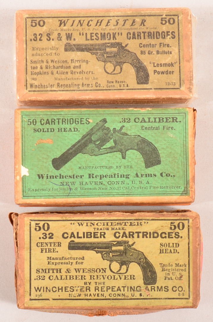 Collector ammo lot, 32 S&W: (3) Winchester green label: Collector ammo lot, 32 S&W: (3) Winchester green label with revolvers incl spur trigger (full) and double action (one full, one empty). Condition: poor (empty box) to very good.