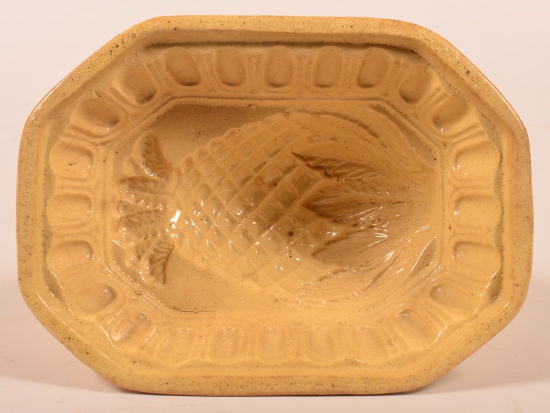 Yelloware Food Mold of a Pineapple 3 x 6 1/2 x 5"W.: Yelloware Food Mold of a Pineapple 3 x 6 1/2 x 5"W. Condition: Very Good