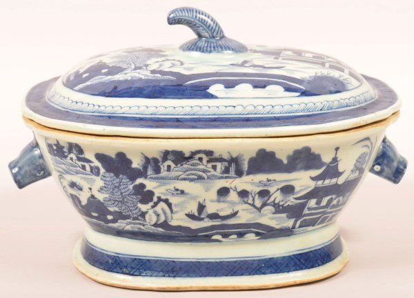Canton Oriental Porcelain Covered Tureen. (1 of 4)