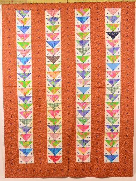 Triangle and Bar Pattern Patchwork Quilt. (1 of 3)