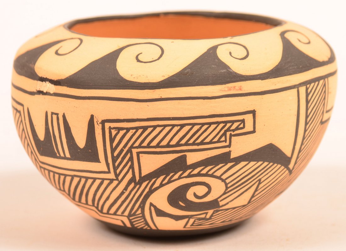 Zuni Pottery Pot (1 of 3)