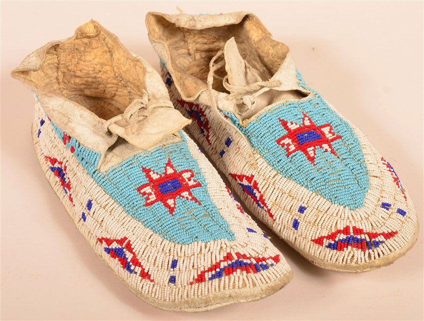 Vintage Sioux Moccasins (1 of 4)