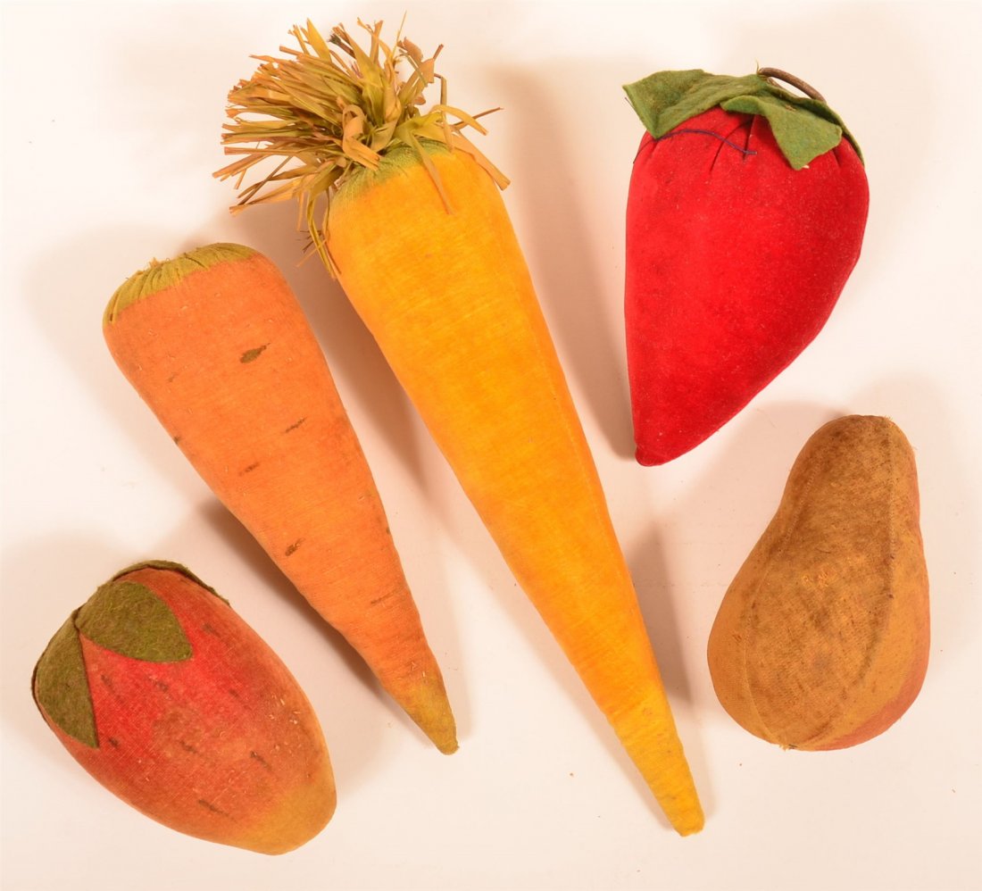 5 Saw Dust Filled Vintage Felt Pin Cushions. (1 of 1)