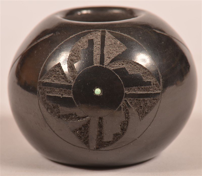 Small San Ildefonso Pueblo Blackware Pot. (1 of 3)