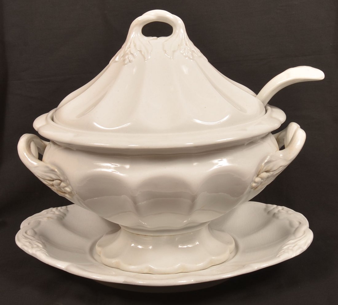 White Ironstone China Covered Soup Tureen. (1 of 5)