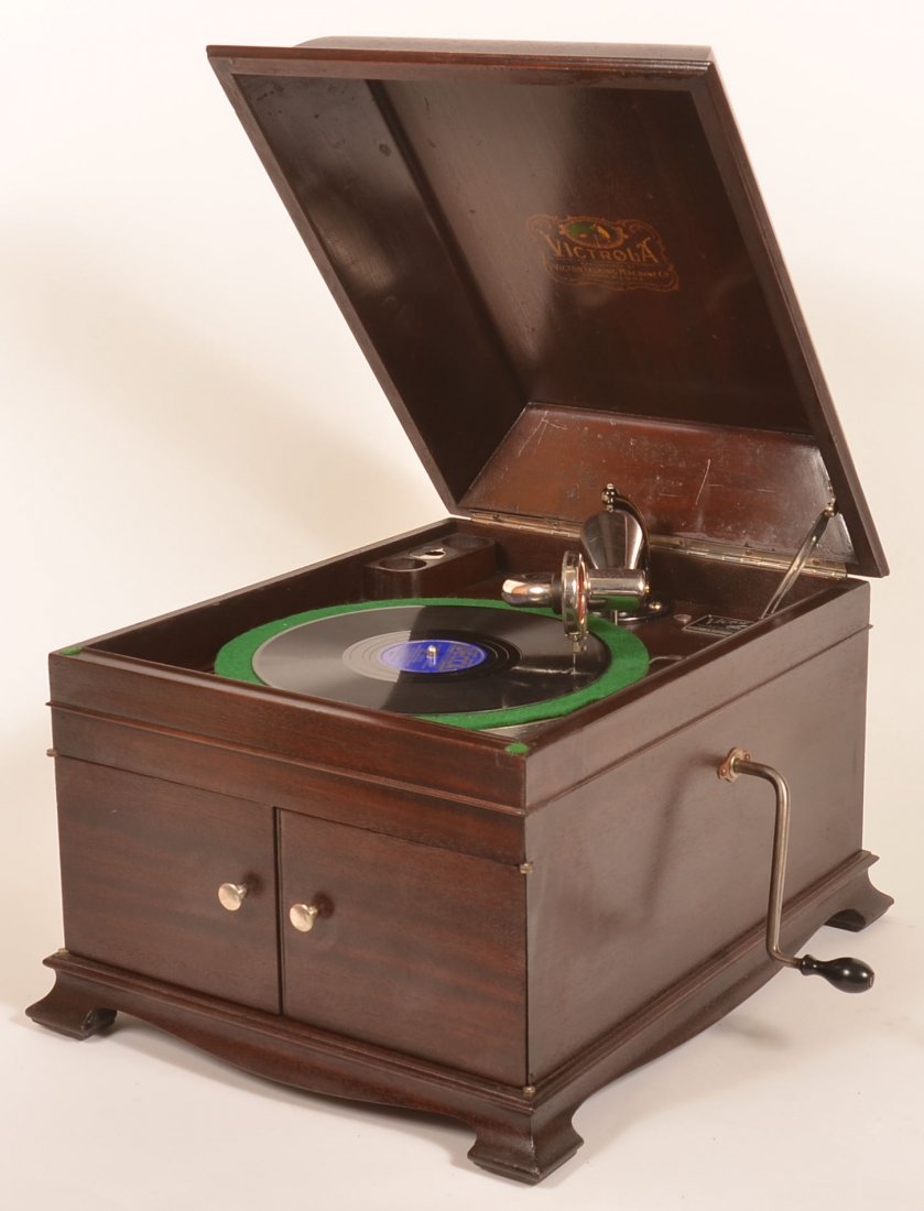 Victor VVIX-#357381 -12 " record player, Victrola #2 (1 of 4)