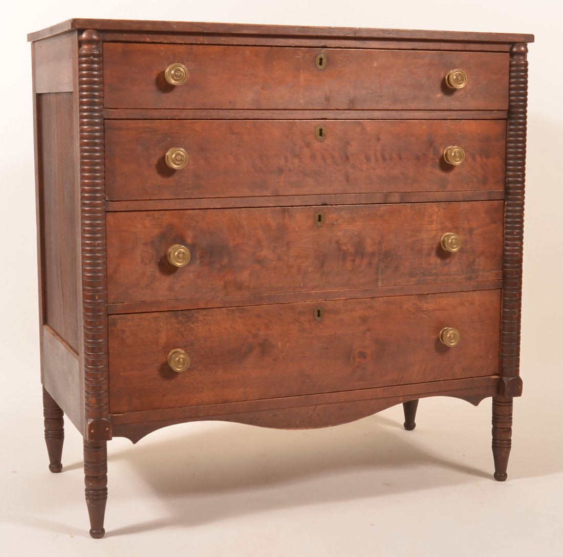 Sheraton Walnut Chest of Drawers. (1 of 3)