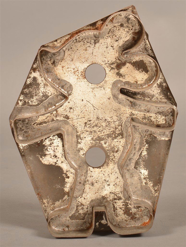 Unusual Vintage Mickey Mouse Tin Cookie (1 of 3)