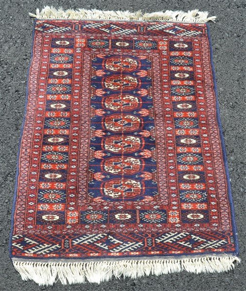 Vintage Medallion and Floral Oriental Rug. (1 of 4)