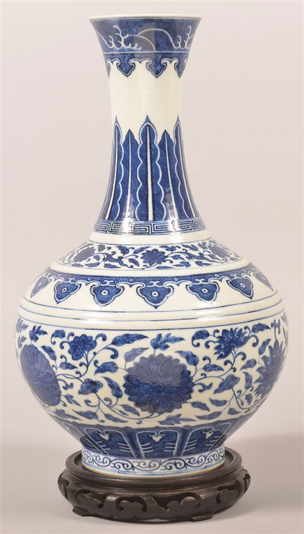 Chinese Blue and White Porcelain Vase. (1 of 6)