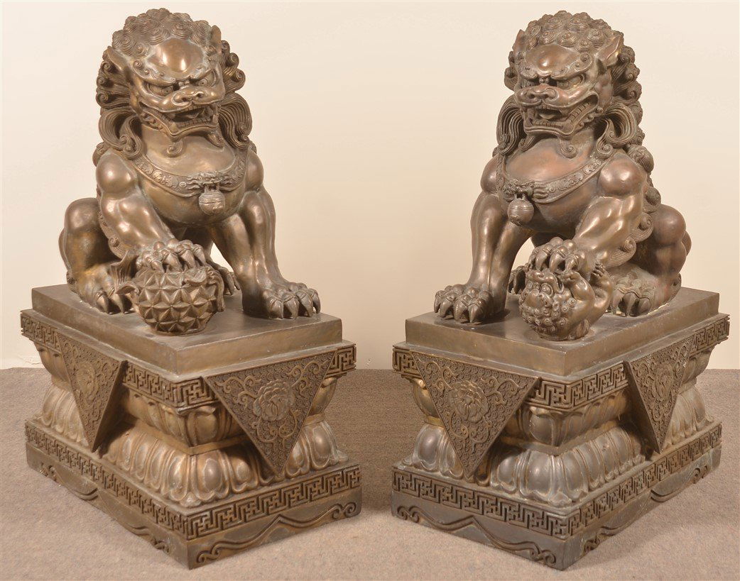 Pair of Vintage Hollow Cast Bronze Foo Dogs. (1 of 6)