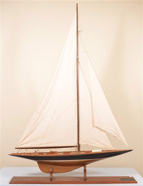 Model Of The J-Class Yacht "ENDEAVOUR". (1 of 10)