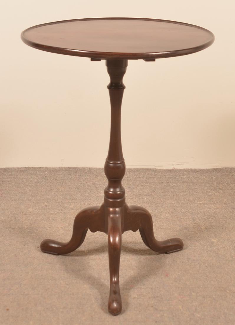 Queen Anne style Tilt-top Candlestand. (1 of 3)