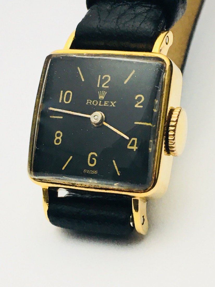 VINTAGE SMALL ROLEX 18K LADIES HAND WINDING: VINTAGE ROLEX 18K YELLOW SOLID GOLD FULL LUGS FABULOUS VINTAGE ROLEX 18K GOLD,BLACK DIAL ,CLEAN,HAND WINDING WATCH.PETITE.RUNS 100% AUTHENTIC VINTAGE ROLEX COMES WITH THE ORIGINAL ROLEX GOLD PLATED NE