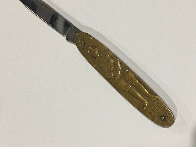 Adolf hitler Nazi modern small pocket knife: Adolf hitler Nazi modern small pocket knifeMeasures 3 2/8”No pick up option