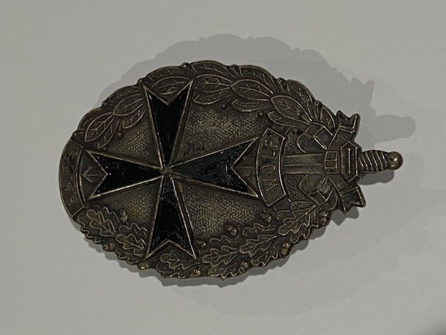 Nazi SS wolf WWII badge: Nazi wolf WWII badge Measures approximately 3”No pick up option