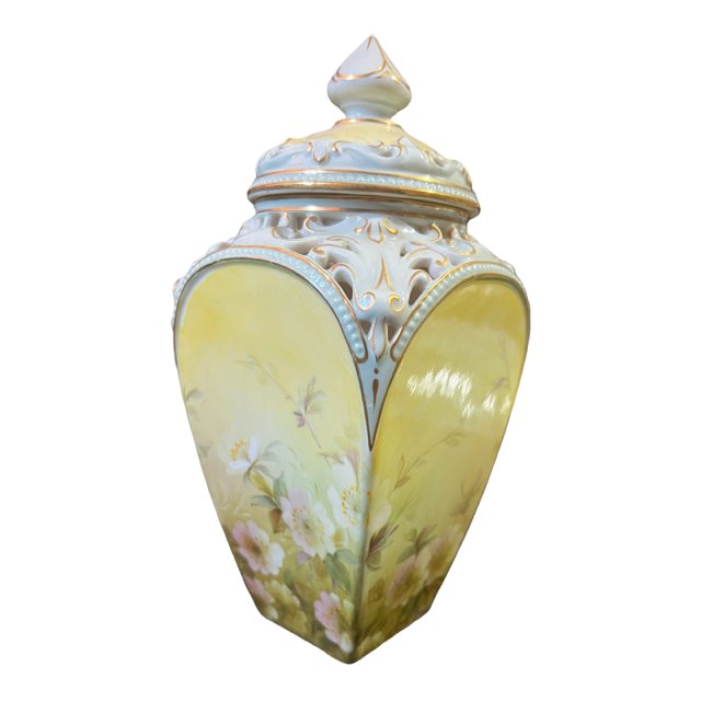 1902 Royal Worcester Vase approx. 7 inches high with Lid.: 1902 Royal Worcester Vase approx. 7 inches high with Lid.
