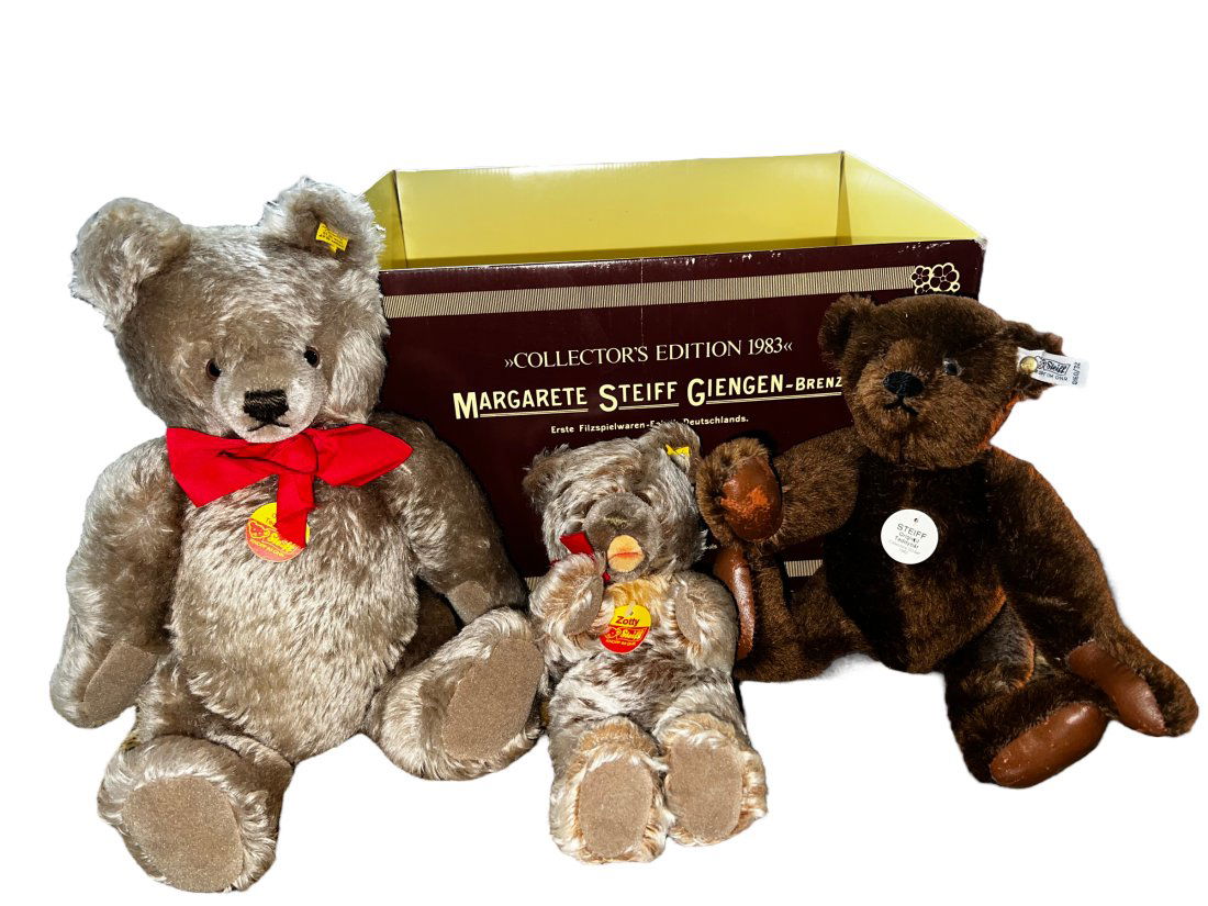 Lot of three steiff stuffed bears including 0202/41, Steiff original teddybar 0160/32 bear & Zotty: All new old stock never been used. Comes with original steiff box Local shipping cost is $35.Largest measures 15 inches tall and.the smallest is 8 inches tall. We are not offering pick up option for t