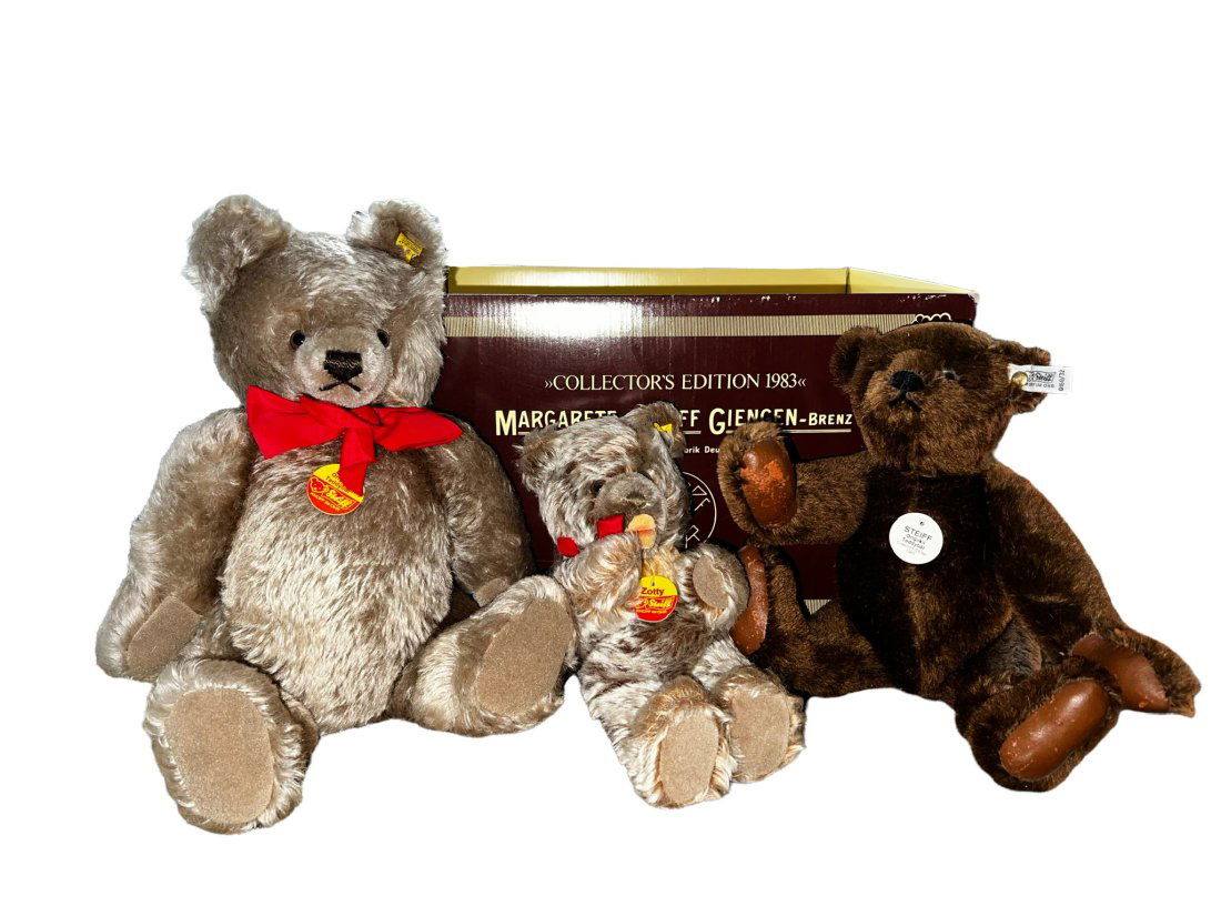 Lot of three steiff stuffed bears including 0202/41, Steiff original teddybar 0160/32 bear & Zotty: All new old stock never been used. Comes with original steiff box Local shipping cost is $35.Largest measures 15 inches tall and.the smallest is 8 inches tall. We are not offering pick up option for t