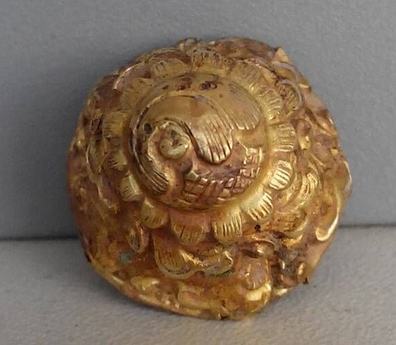 Rare Chinese Ming Dynasty Pure Gold Hairpin Head: Rare Chinese Ming Dynasty Pure Gold Hairpin Head , size about 3 X 2.5 CM , in excellent condition