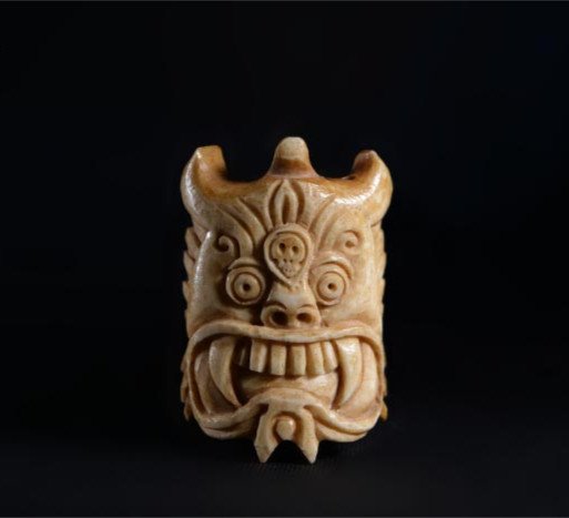 Antique Tibetan Celestial Bone Carved Buddha Head: Antique Tibetan Celestial Bone Carved Buddha Head , 18th century , size: 4.8 X 3 X 0.7 CM , in good condition
