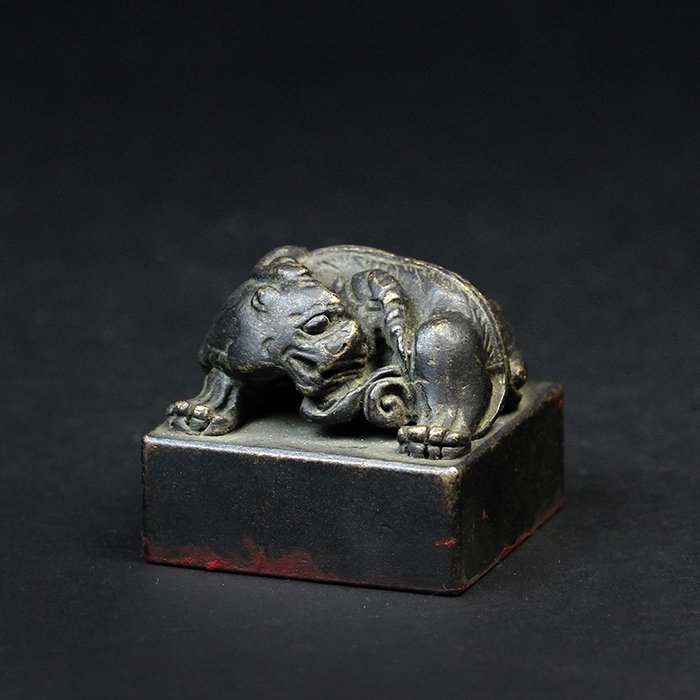 Antique Chinese Bronze Carved Beast Head Seal (1 of 8)