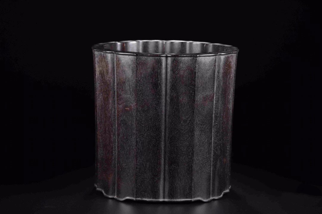 Antique Chinese Zitan Wood Carved Brush Pot: Antique Chinese Zitan Wood Carved Brush Pot , early 20th century , size: 17.5 CM in height , 17 CM in diameter , in excellent condition
