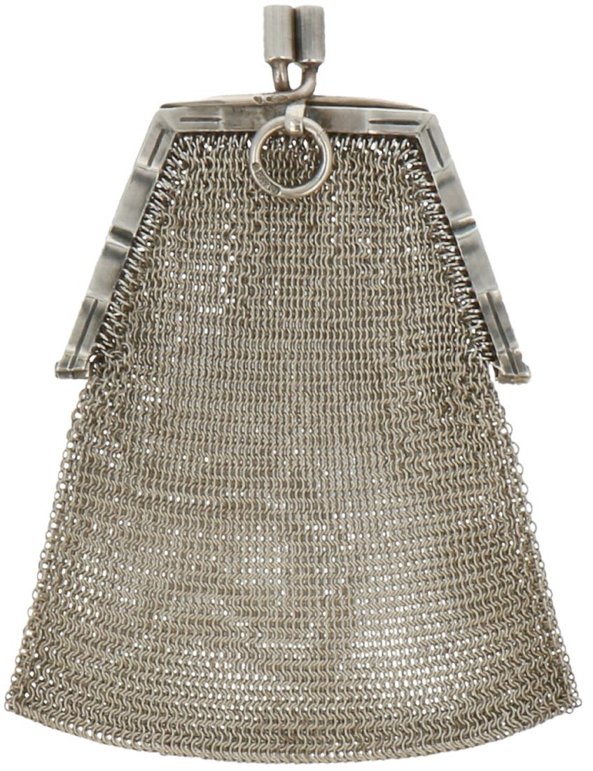 Purse silver.: With decorated rim. Germany, Pforzheim, Lutz & Weiss, Art Deco, hallmarks: moon, crown, 835, S, eagle. 7.5 x 4.5 x 0.4 cm. Total weight 27 grams, 835/1000.