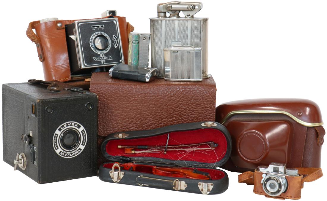 Box camera's.: Various brands and a miniature violin.