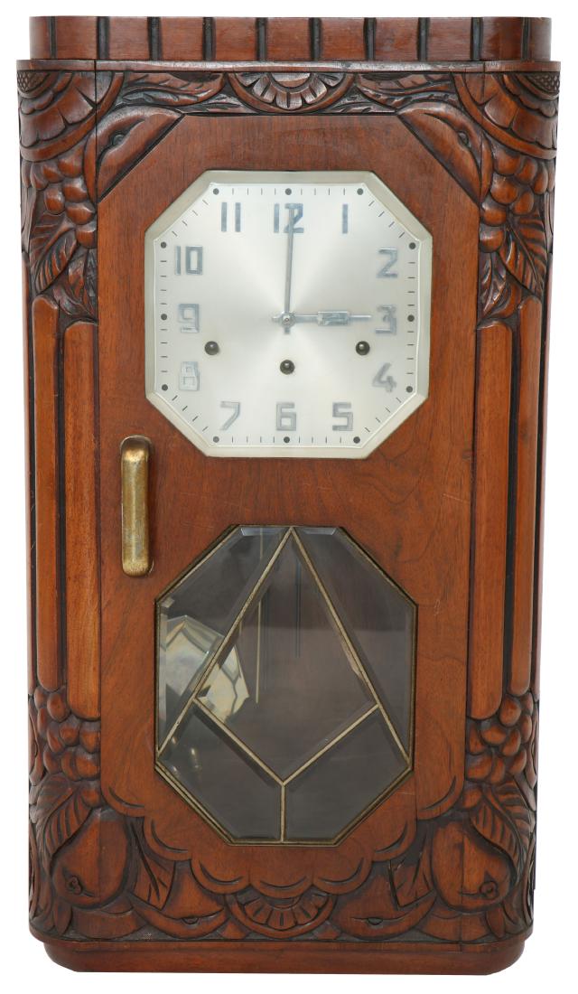 Wall clock: With melody gong, 1920s. 70 x 37 cm.