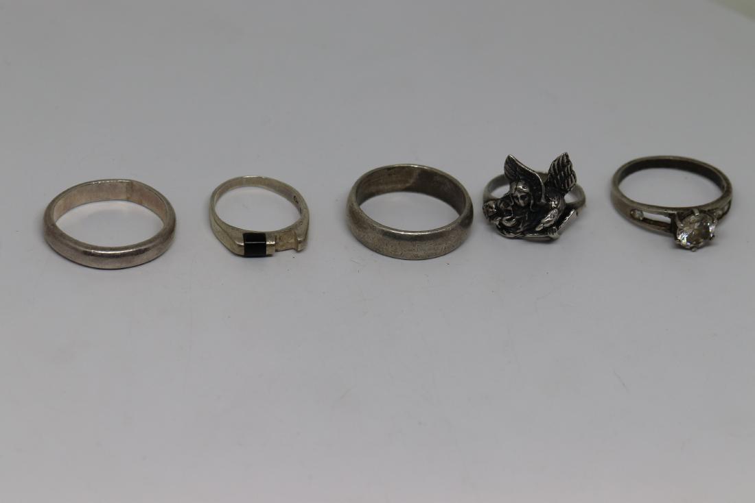 lot of 5 assorted rings (1 of 3)
